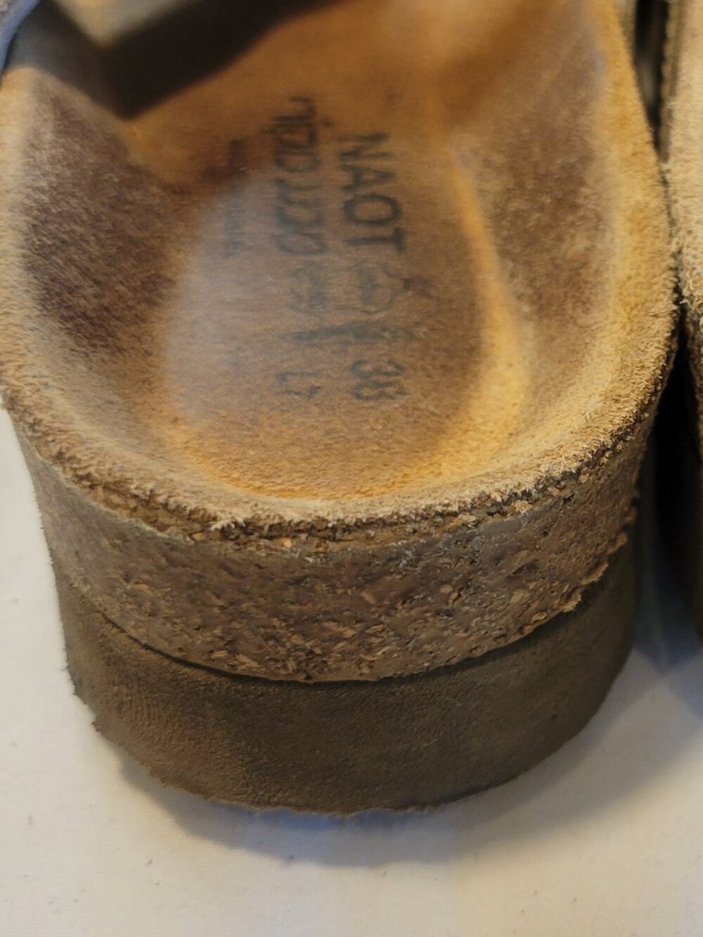 Naot Gold Metallic Leather Toe Loop Sandals EU 39 Women's 8-8.5 - Picture 7 of 10